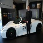 عرض نادر لنموذج سيارة "918 سبايدر" في أبوظبي 